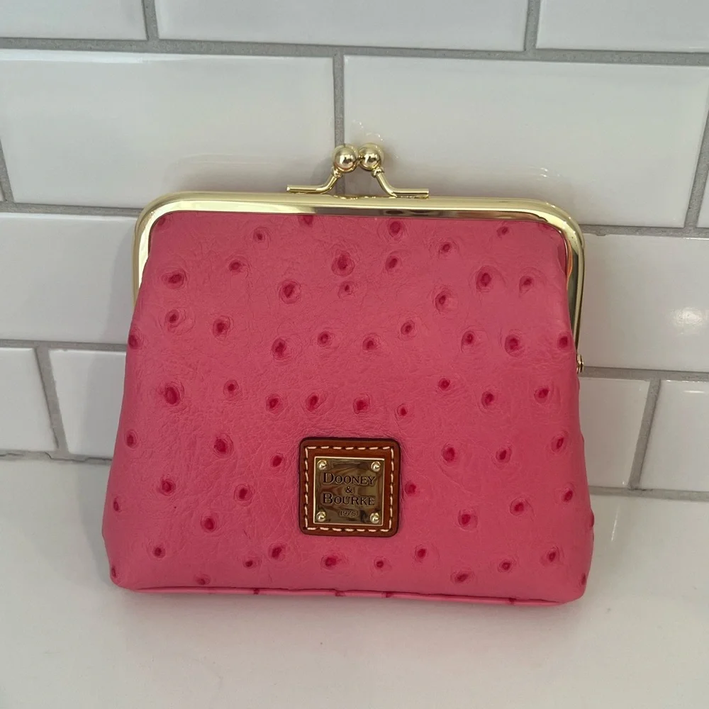 Cute!! 👛 Dooney & Bourke Kisslock Wallet! - Picture 3 of 16